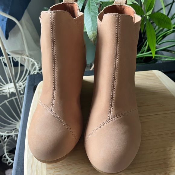Toms Shoes - Toms Light Brown Ankle Booties